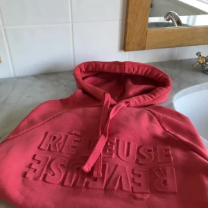  - Skön och snygg hoodie från Gina Tricot. Väldigt fin färg! Använd 1 gång. 