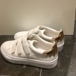  - Skor från asos i storlek 6 (39 EU) Har aldrig använt och säljer pga fel storlek.