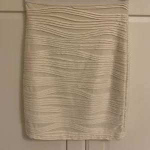 Kjolar  - Olika kjolar i stl 34-36/  60 kr st. Som nya, vissa är inte ens använda. 