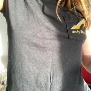 T shirt från Uniqlo x Andy Warhol - Köparen står för frakten och betalning sker via swish. 