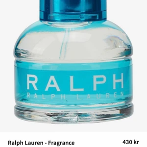 Ralph lauren parfym - Säljer min Ralph lauren parfym. Endast testad en gång, annars aldrig använd då jag inte tycker den passar mig. Luktar jättegott, men inte min smak🥰 Svårt att beskriva lukten, men på sista bilden står beskrivning. Köpte den för 430 kr, säljer 240kr eller högsta bud🥰 Kunden står för frakt