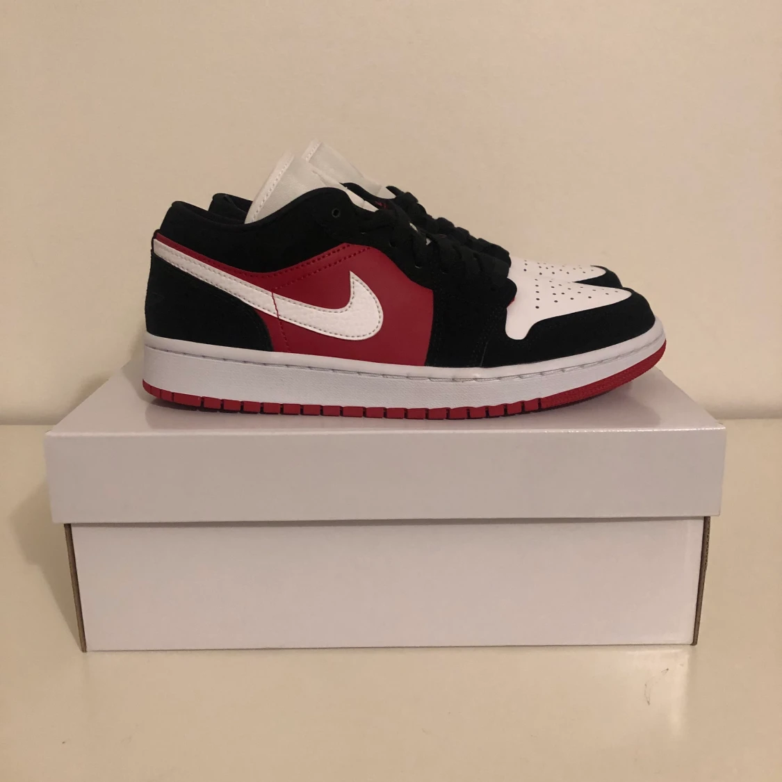 Jordan 1 Low ”Black Toe”