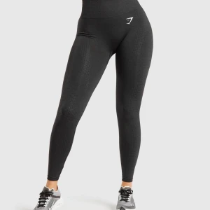 Gymshark  - Säljer ett par gymshark tights i vital seamless kollektionen, säljes pga för stora. De är i storlek small! Frakt tillkommer! 