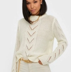 Tröja från nelly - Storlek XS. Nypris 250kr. Fint skick, bara använd ett fåtal gånger. Säljes för 75kr. Vid frakt står köparen för fraktkostnad. Kan mötas upp i Kungälv.