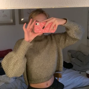 Stickad tröja - Säljer min stickade tröja från Zara, för att den inte kommer till användning