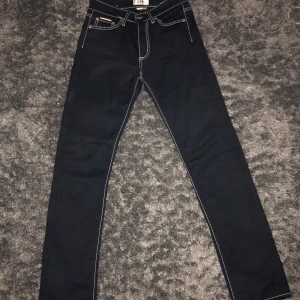 Eytys byxor - Säljer eytys-jeans då de inte riktigt passar mig. Mycket sparsamt använda. Skitsnygga, lågmidjade och långa i benen. 