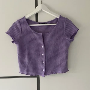 Gullig topp - Lila topp från shein, aldrig använd pga för stor