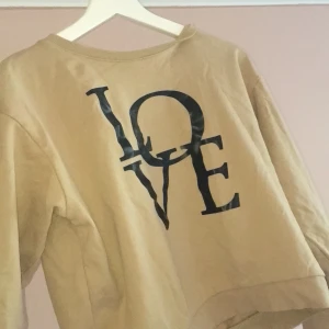 En tröja från Lindex  - En tröja 