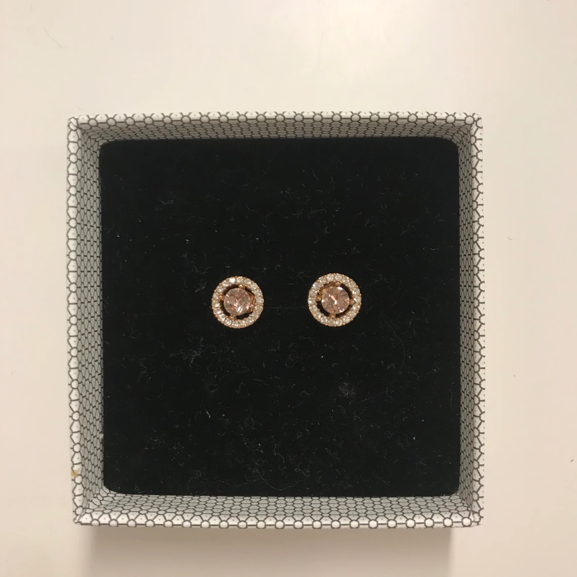 Lilly and rose örhängen