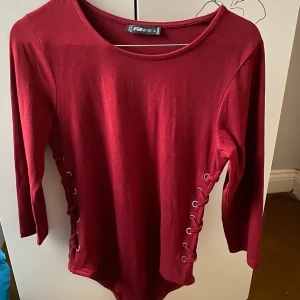 Bodysuit  - Säljer den här fina bodysuiten för den är för stor för mig nu