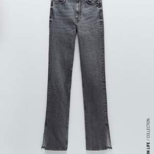 Populära jeans från zara med slits längst ned. 