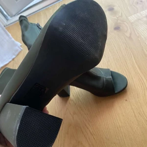 Nelly skor  - Jätte fin skor/klackar från Nelly.se, skorna är i storlek 36, använda endast en gång. 🎀 köparen står för frakten 📩 