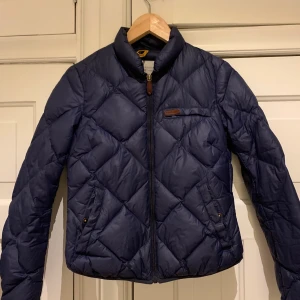 Peak Performance jacka  - Marinblå jacka, fint skick