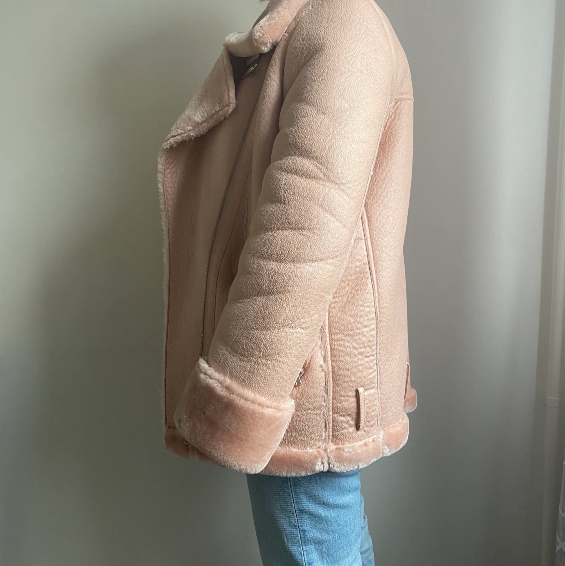 Rosa fluffig biker jacka - 90