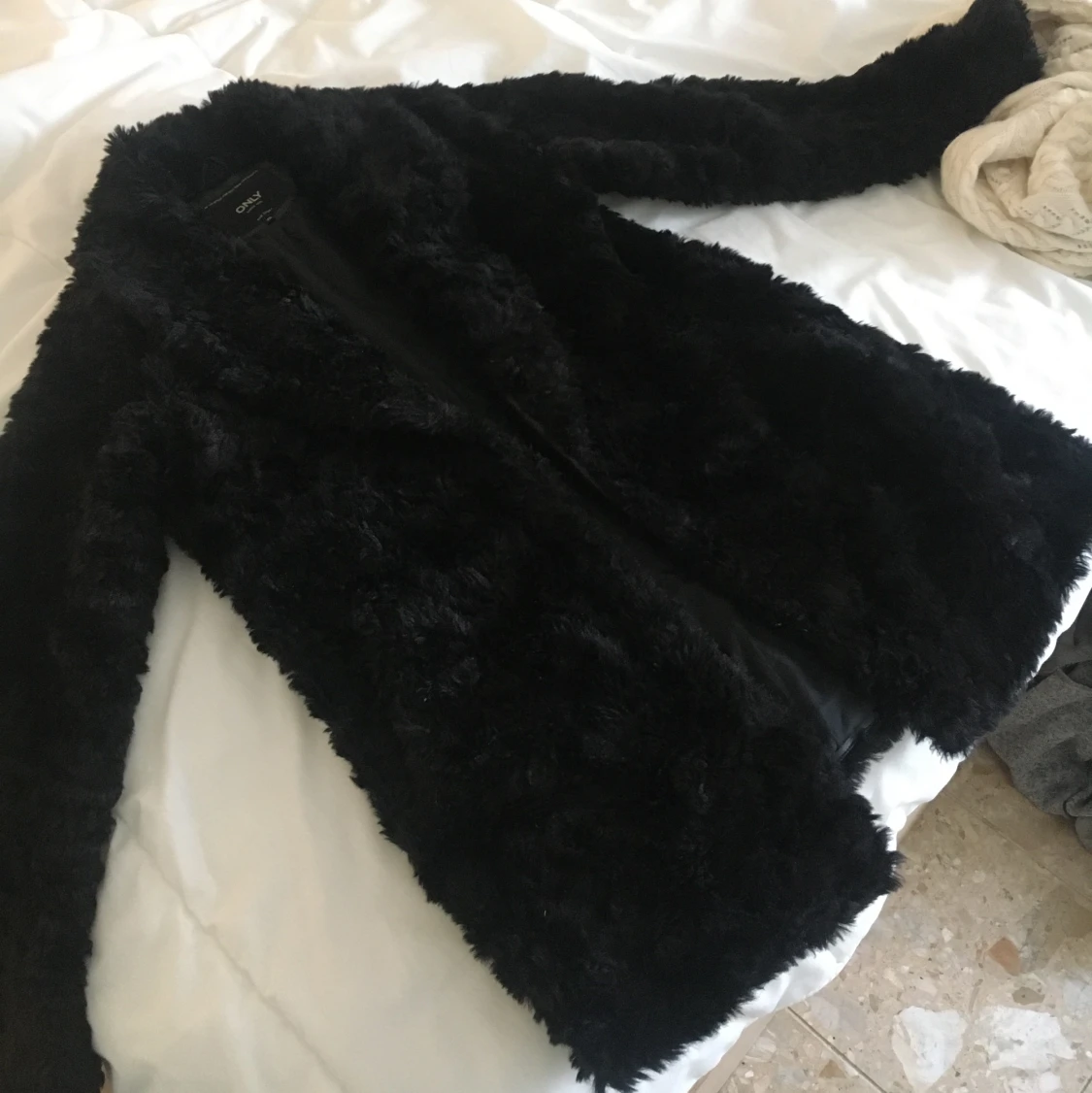 Faux fur jacka - 90