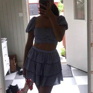 Rutigt set  - Säljer detta fina setet endast använd en gång. Köparen står för frakten 💖🥰