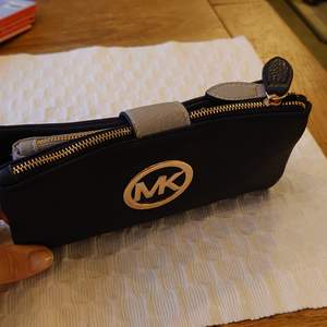 Jätte fin MK plånbok i mycket fint material ,hel och felfri 