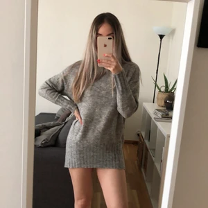 Stickad klänning - Säljer en mysig, stickad klänning från Monki. Använder inte lämgre men är i jättefint skick! 💫