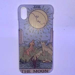 iphone XR skal - iphone XR skal i tarotmotiv. liten skavank på sidan. frakt går på 11kr! <3