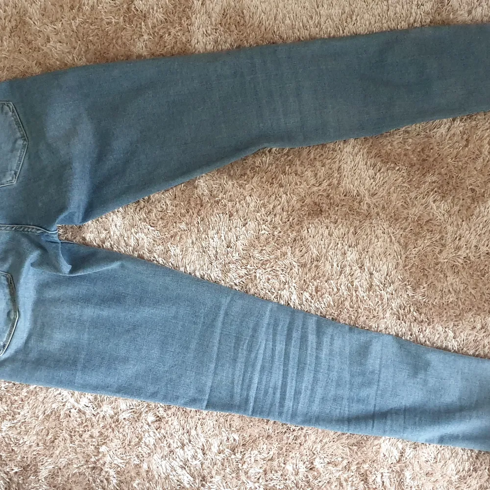 Ljusblå, sommarblå  sköna jeans stl 26/30.  Modell 710 super skinny. Strech.. Jeans & Byxor.