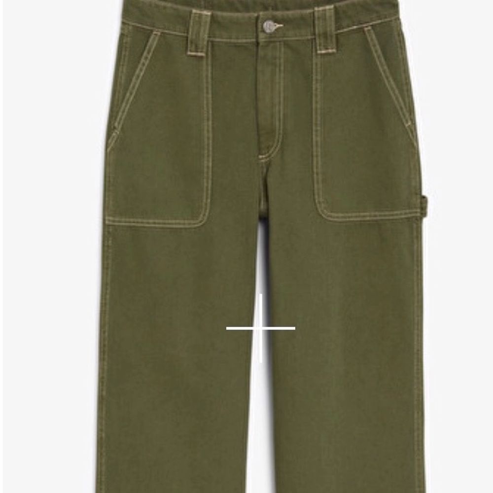  Gröna jeans köpta på Monki för 400kr. Frakten ingår inte i priset. . Jeans & Byxor.