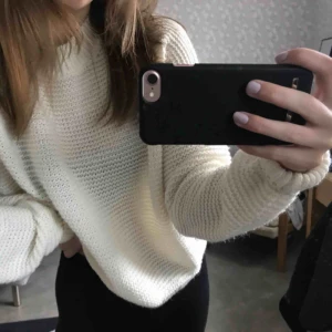  - Vit stickad tröja från lager 157 i bra skick!