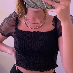 Puff sleeve crop topp från nakd - Populär topp från nakd som inte finns kvar på hemsidan längre. Storlek 36 (S). ❗️Frakten ingår❗️