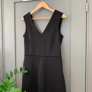 Mango basic klänning - Oanvänd med prislappen kvar! Den var för stor för mig :(  (Motsvarar 38) 