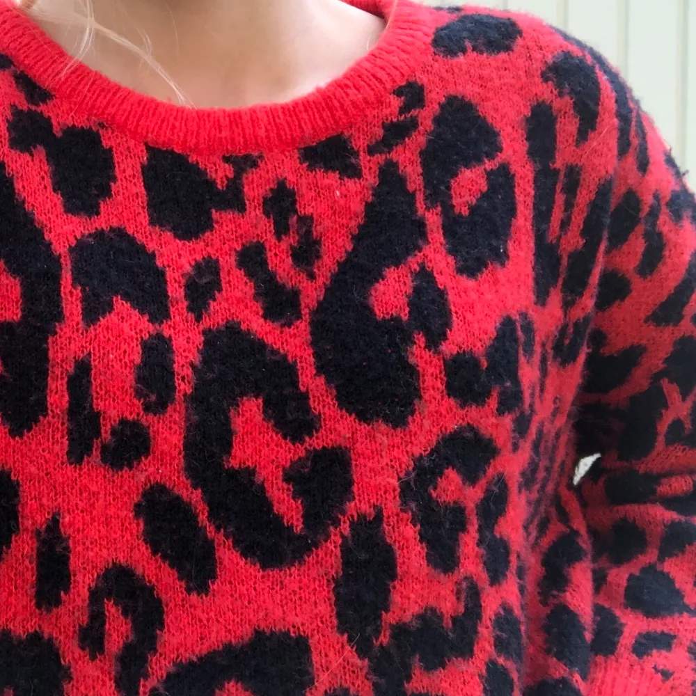 Skitcool röd leopard tröja!! 🐆. Tröjor & Koftor.