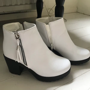 Vita chunky boots storlek 36 - Oanvända, endast provade.🌸