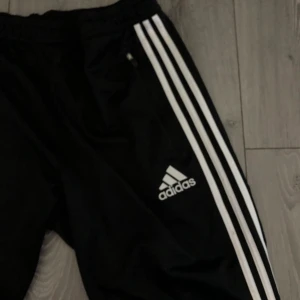 Adidas byxor - Helt nya