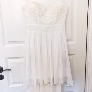 Jättefin klänning - Klänning som är använd endast en gång! Stl 38, men mer som S, köpt på Nelly. Köparen står för frakt