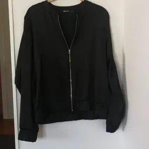 Satin blouse / jacket in black with long sleeves 38 size 