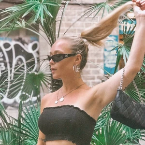 Vintage D&G solglasögon - Supertrendiga vintage Dolce & Gabbana solglasögon (äkta). Inköpta på en av de bästa vintage stores i Barcelona för 2500kr. Fodralet ingår i priset. Frakt ingår ej.