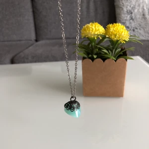 Superfint långt halsband (nytt) 🌟 -  🚭Djurfritt och rökfritt hem 📬Kan skickas mot fraktkostnad(12 kr)