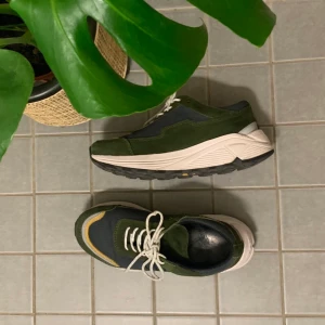 skor från Wood Wood  - Köpta för ca 3500kr, supersköna. Köparen står för frakt. Stor i storleken 