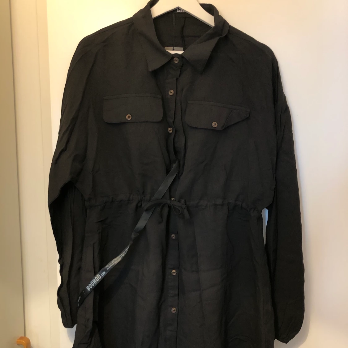 Svart skjortklänning