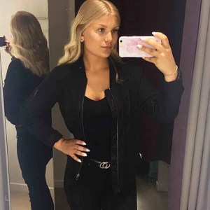  - Säljer nu min stilrena bomberjacka. Frakt ingår☺️