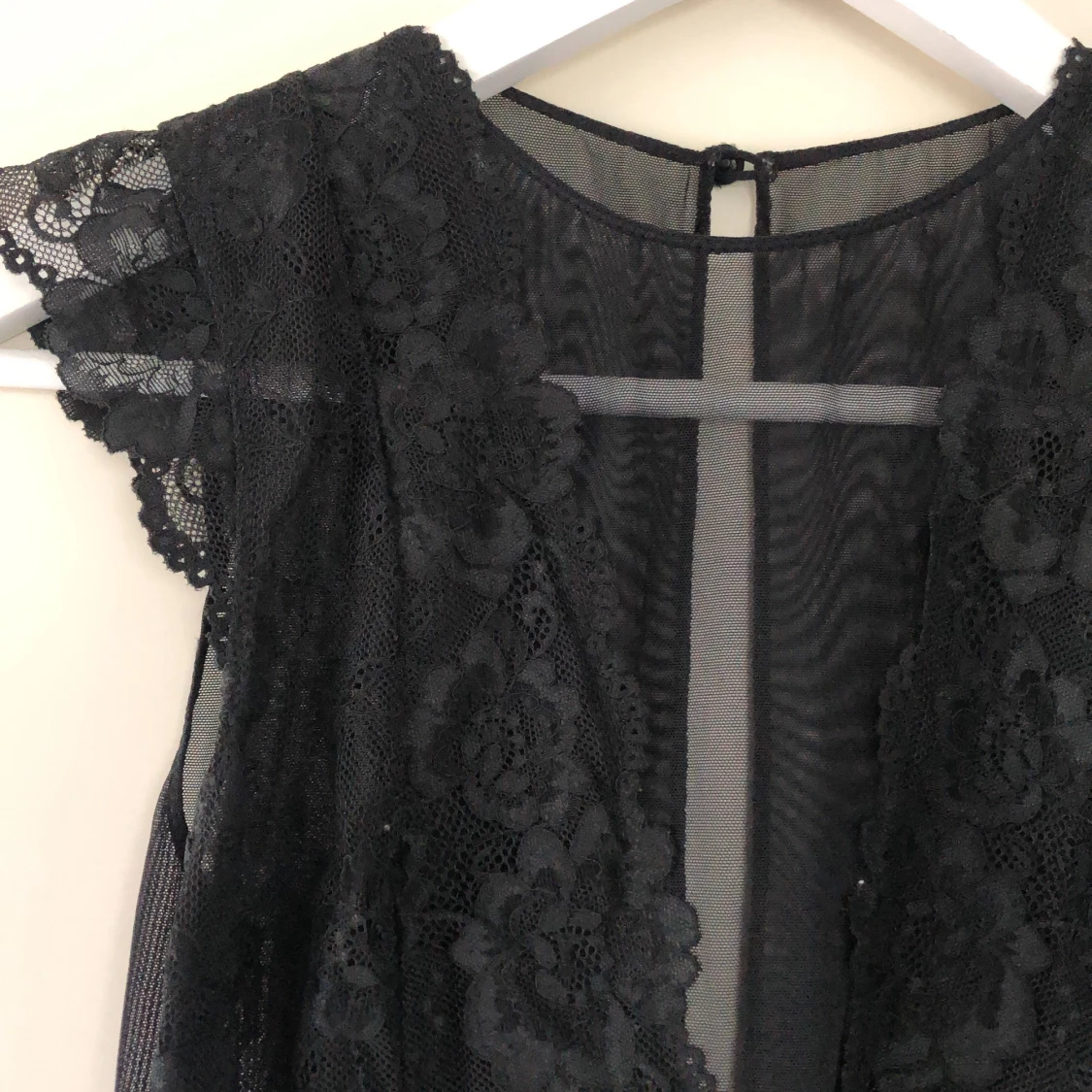 Svart body i spets - 90