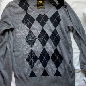  - Aaaaas fet tröja!!! Från herravdelningen men sitter skit snyggt på tjej också. Skulle säga att den är en M i storlek!!