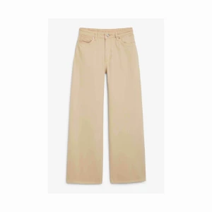  - Supersnygga vida jeans från Monki. Storlek S/34-36. Säljes för har blivit för korta på mig som är 174cm. Fint skick och sparsamt använda. Lånade bilder, så fråga om bilder! 