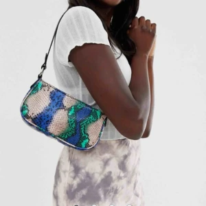  - Säljer denna söta väskan från Asos då den inte kommer till användning, helt slutsåld på hemsidan!! 💖