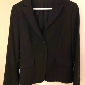  - Svart Tiger of Sweden kavaj. Nyskick! 