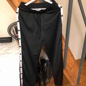  - Vida byxor från MadLady. Ordinarie pris 500kr och de är aldrig använda. 