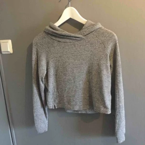  - Croppad tröja från Cubus, frakt tillkommer 💃🏼