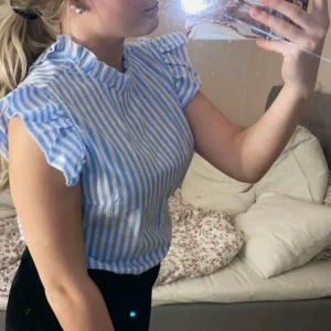  - Blus som aldrig kommit till användning, den är i ny skick alltså