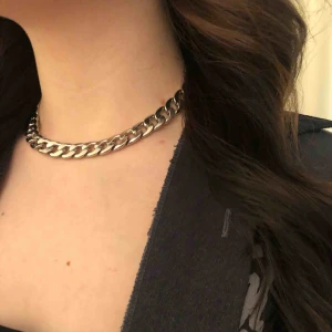  - Kedjehalsband som jag aldrig använder! Storleken kan justeras större och mindre🧚🏻‍♀️
