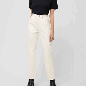  - Säljer mina weekday row.  Nästan helt slutsålda. Knappt använda. Skulle säga att det är som small i storleken maby medium. Buda.