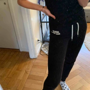  - Skönaste mjukisbyxorna från Nike. Priset är exklusive frakt. 