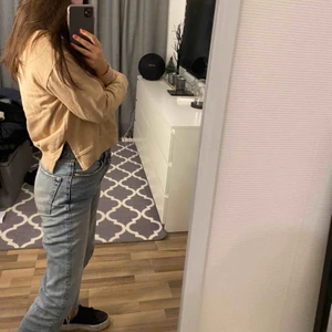  - Beige/babyrosa sweatshirt från h&m. Priset går att diskutera. Frakt tillkommer💕💕